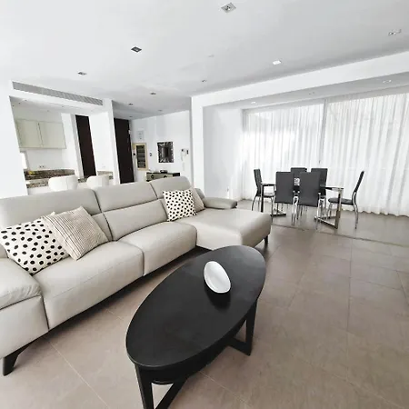 Luxury Bkm In Playa Del Duque * アデヘ