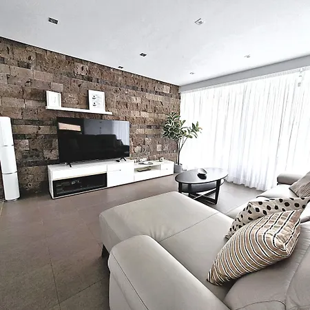 Luxury Bkm In Playa Del Duque アデヘ