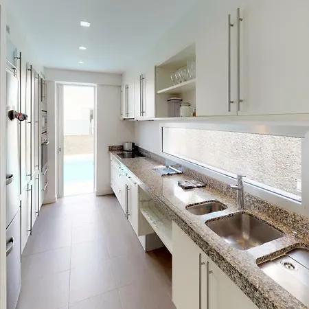 Luxury Bkm In Playa Del Duque